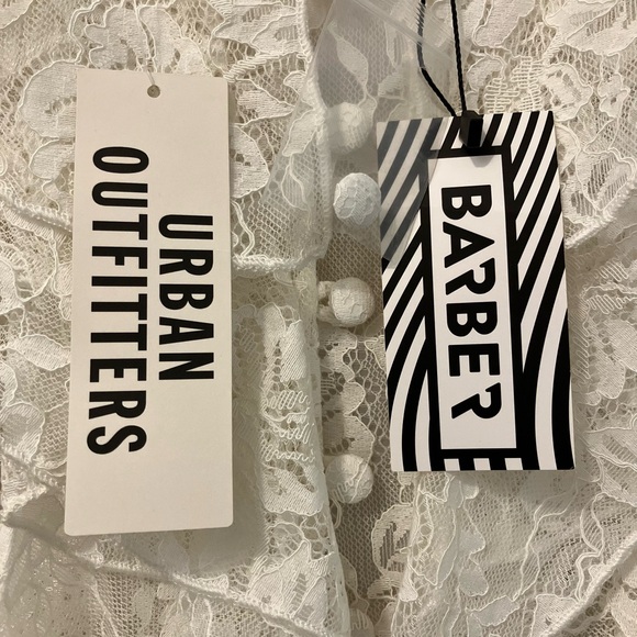 NWT BARBER BABE ON BOARD  Elegant Cream Lace Ruffle Top Size Medium - Picture 4 of 14